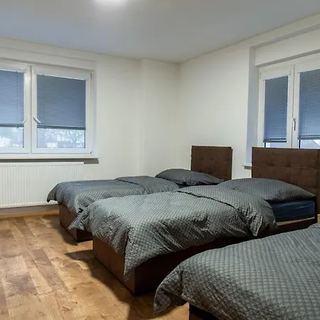 Dum K Pronajmu, 16 Osob Semesterbostad *
