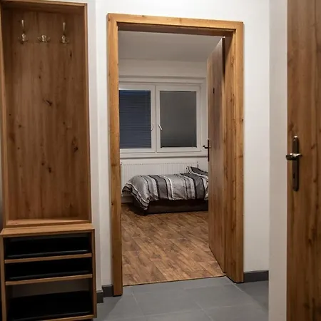 Dum K Pronajmu, 16 Osob Horni Jiretin