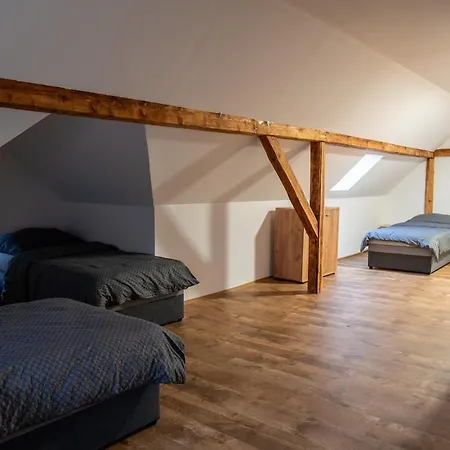 Dum K Pronajmu, 16 Osob *